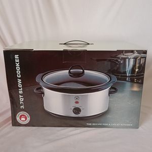 BRAND NEW! Slow Cooker/Crock Pot 3.7 Quart.